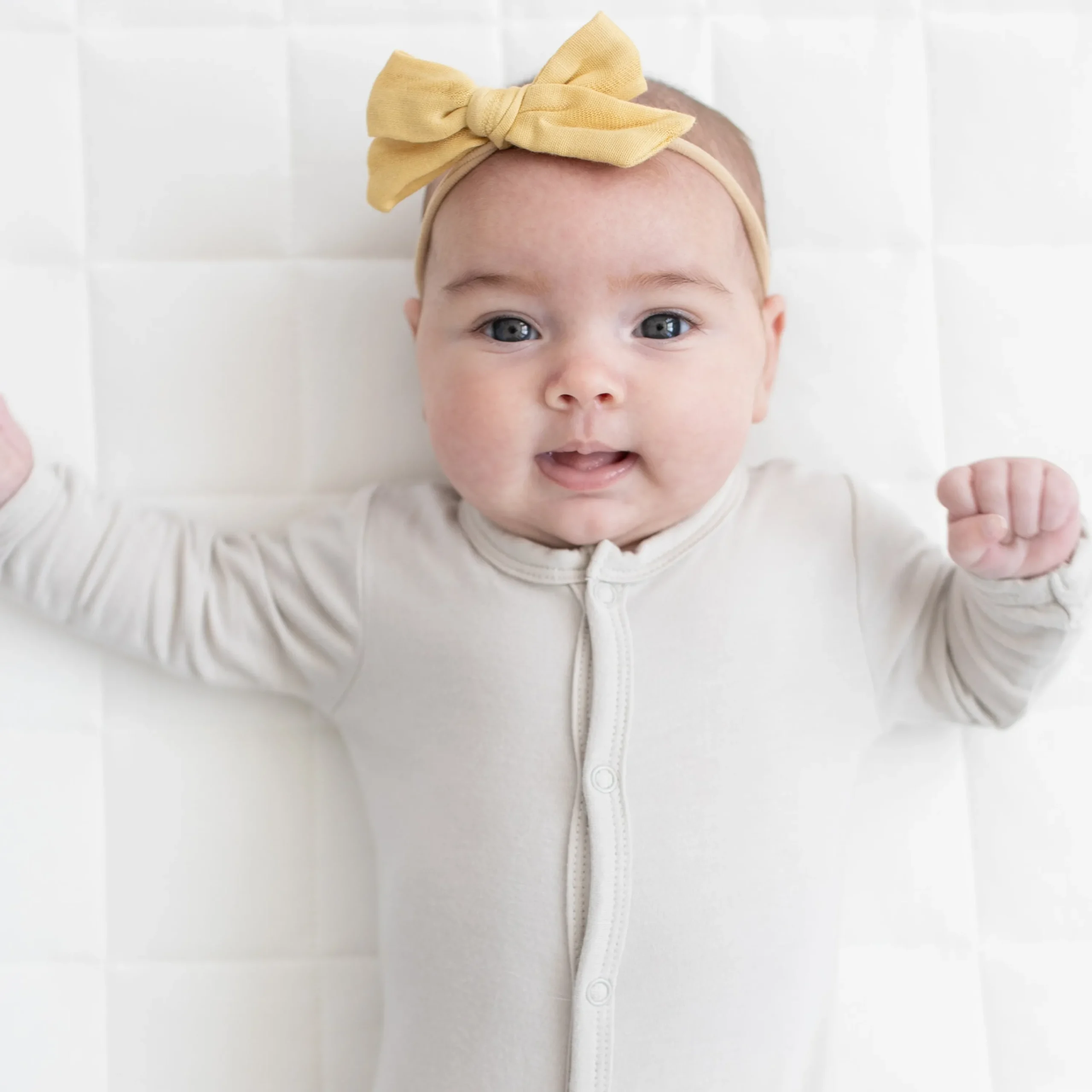Kyte Baby Bamboo Muslin Medium Bow in Sandcastle Online