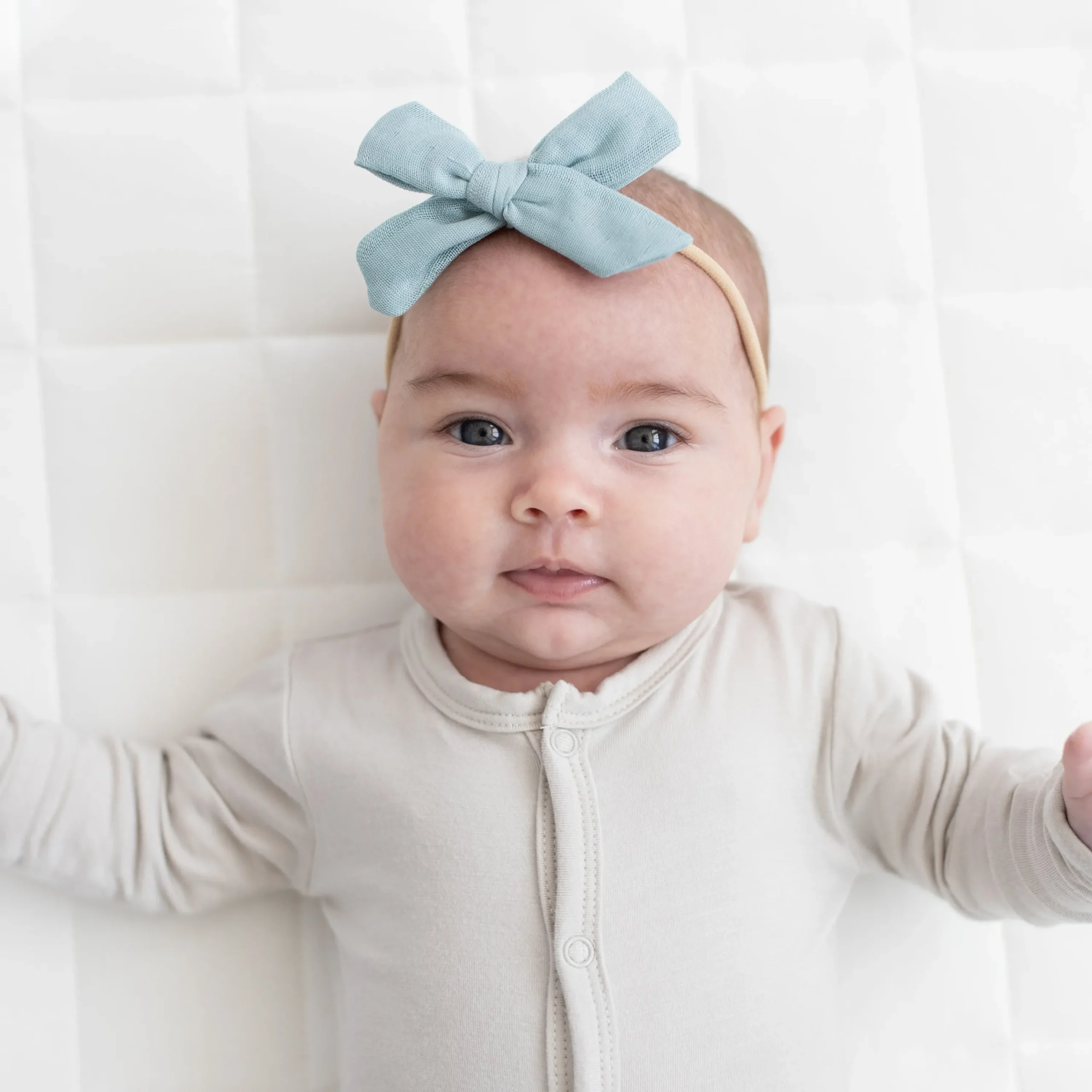 Kyte Baby Bamboo Muslin Medium Bow in Mist Clearance