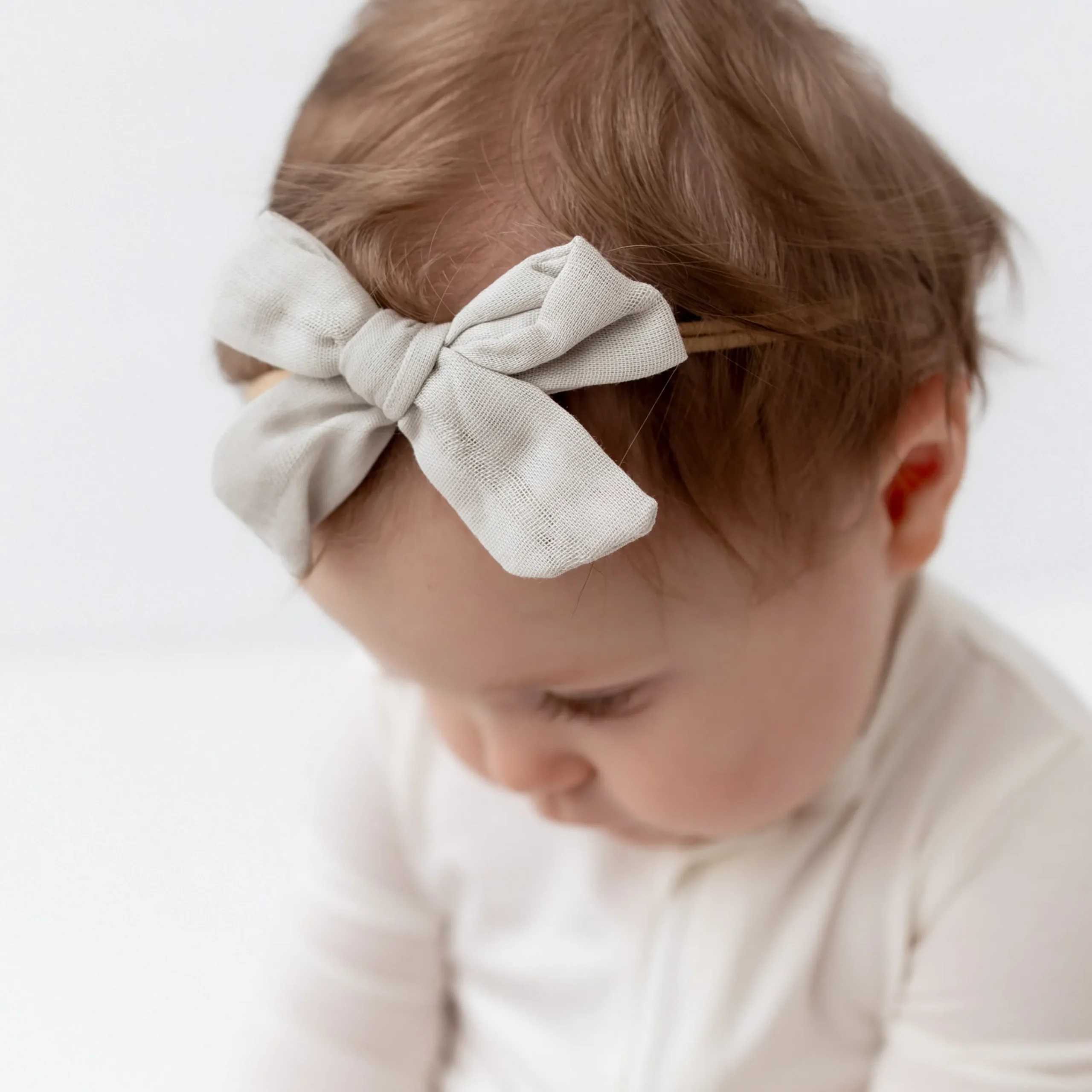 Kyte Baby Bamboo Muslin Medium Bow in Oat Best