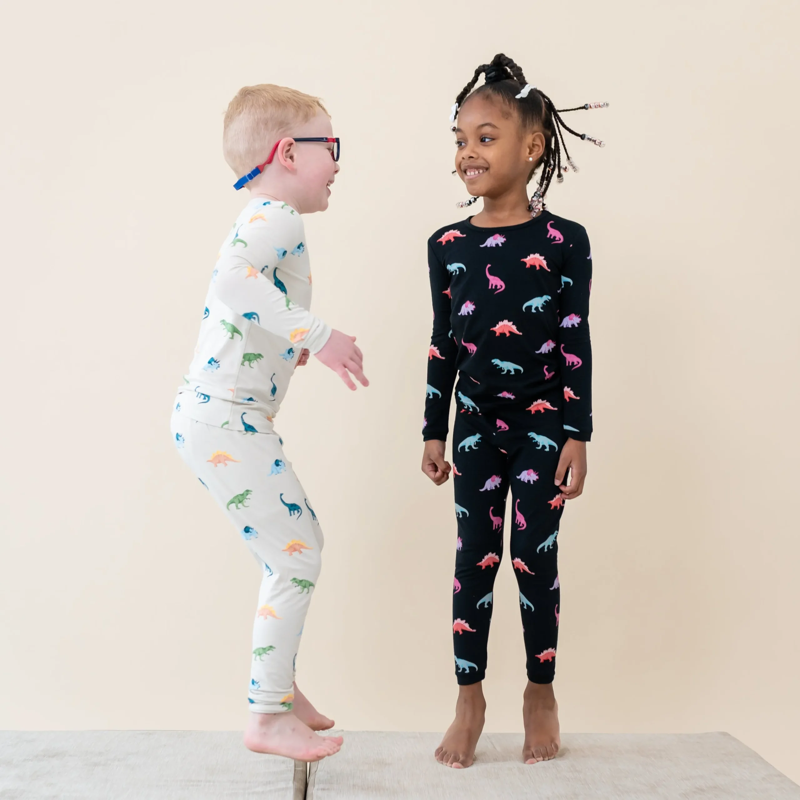 Kyte Baby Long Sleeve Pajamas in Midnight Roar