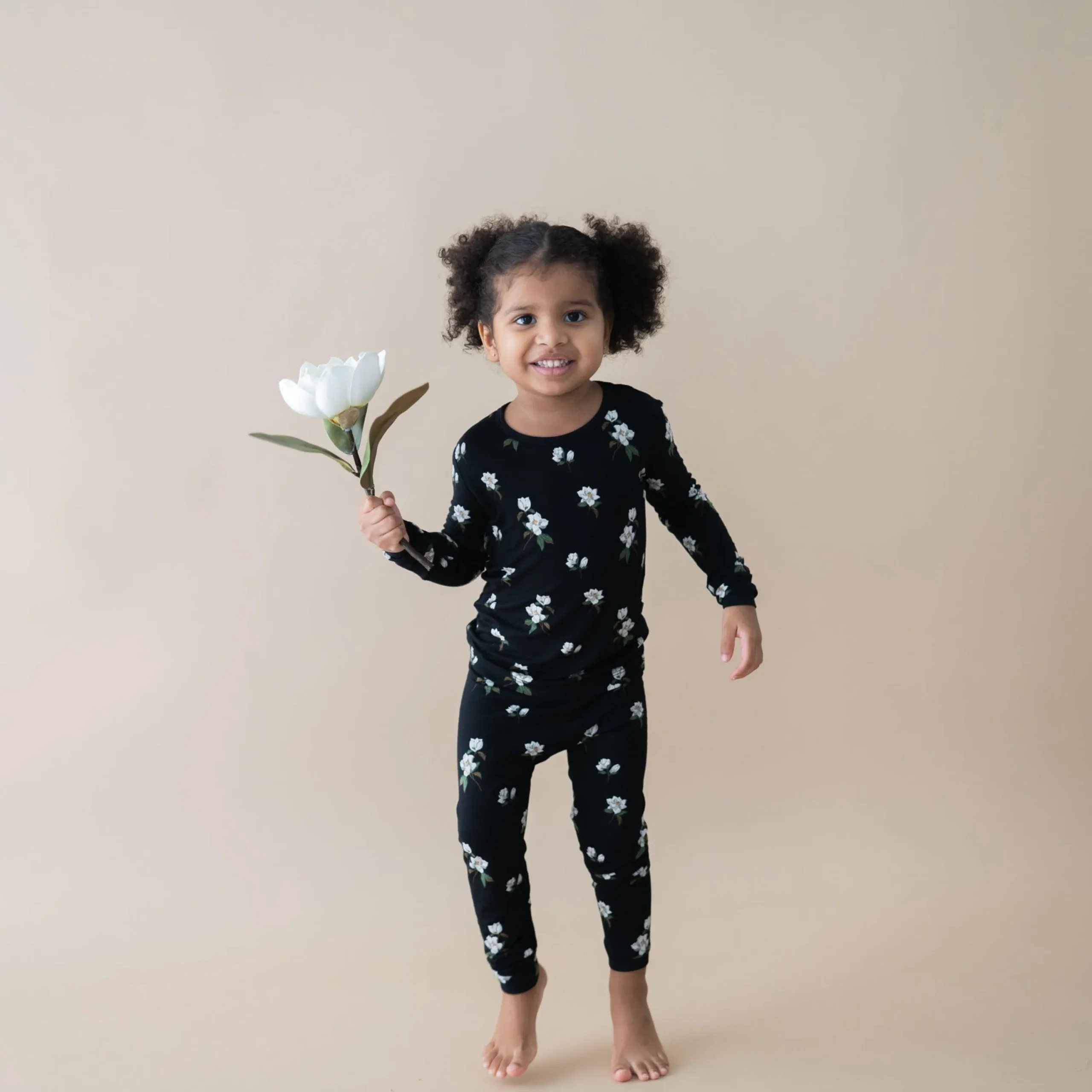 Kyte Baby Long Sleeve Pajamas in Small Midnight Magnolia Best