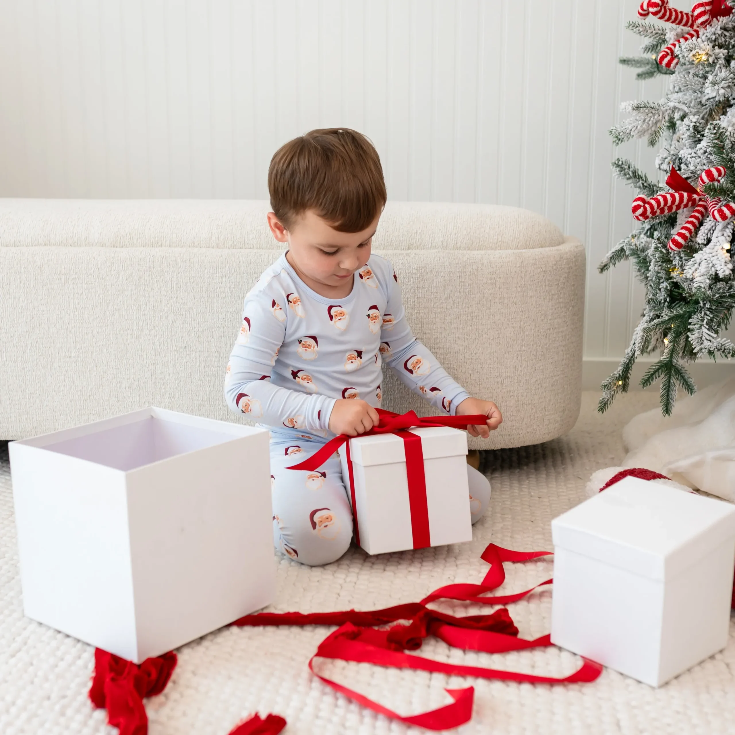 Kyte Baby Long Sleeve Pajamas in Vintage Santa Best