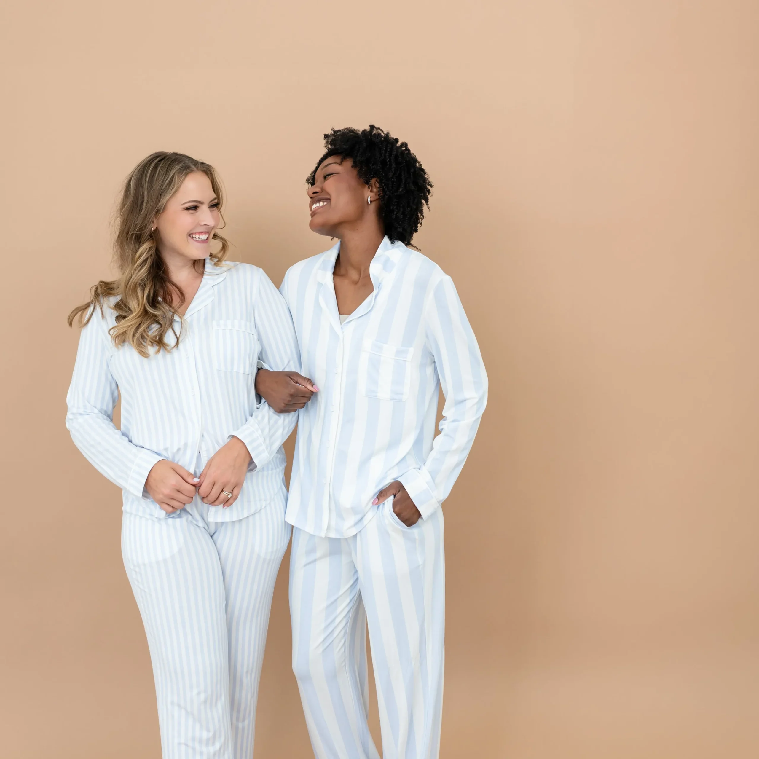 Kyte Baby Long-Sleeved Women's Pajama Set in with Cloud Trim Small Mist Stripe Hot