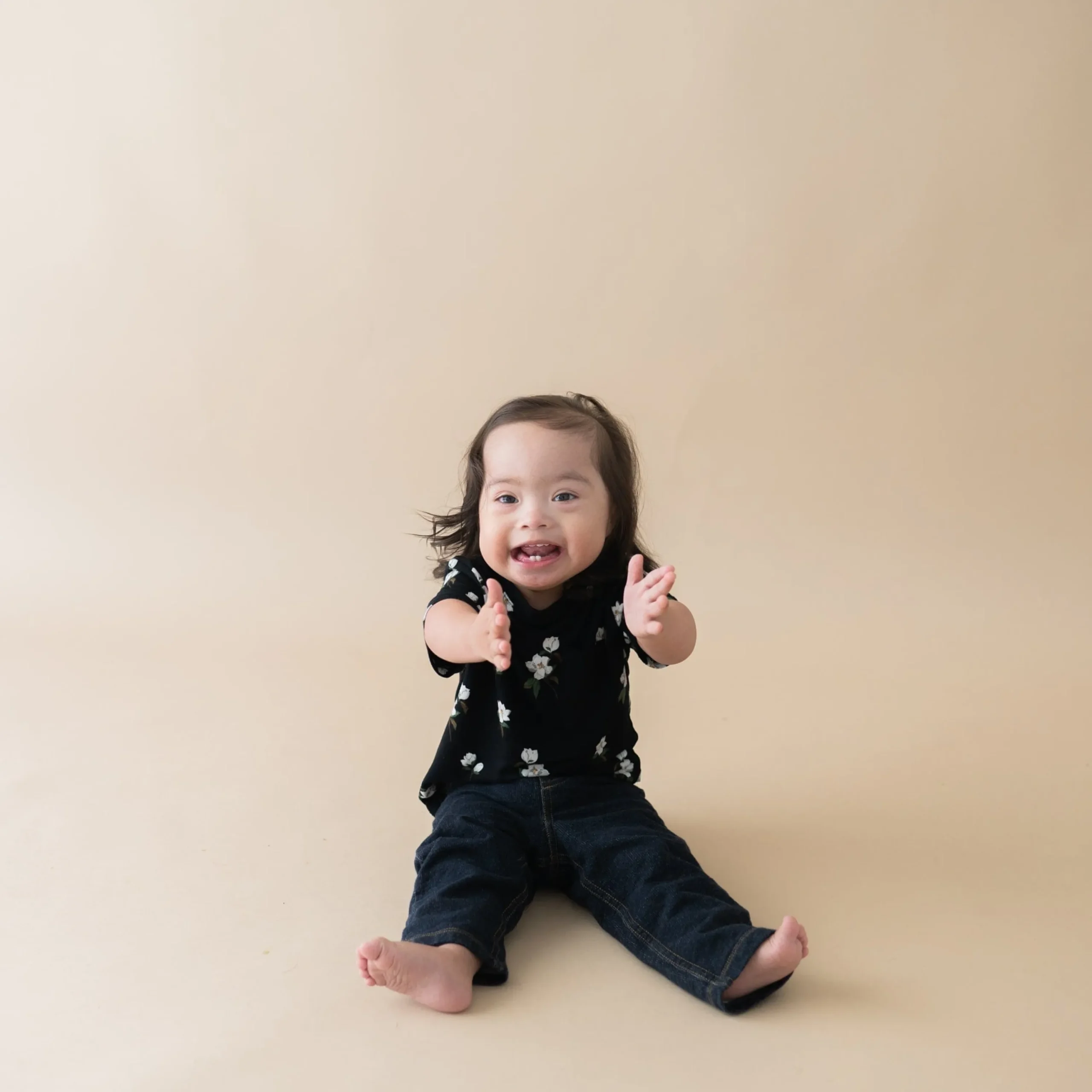 Kyte Baby Toddler Crew Neck Tee in Small Midnight Magnolia Best