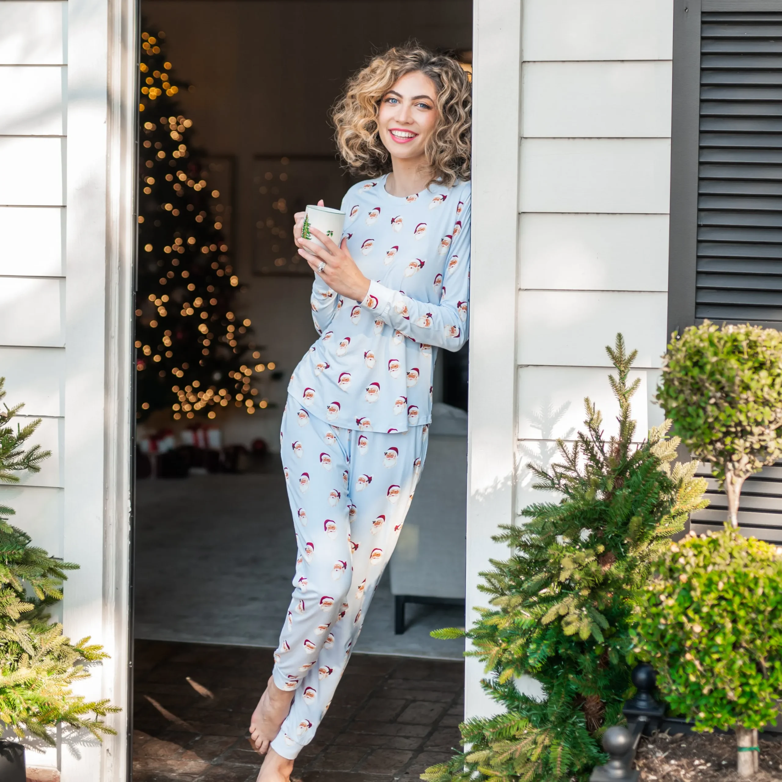 Kyte Baby Women's Jogger Pajama Set in Vintage Santa Sale