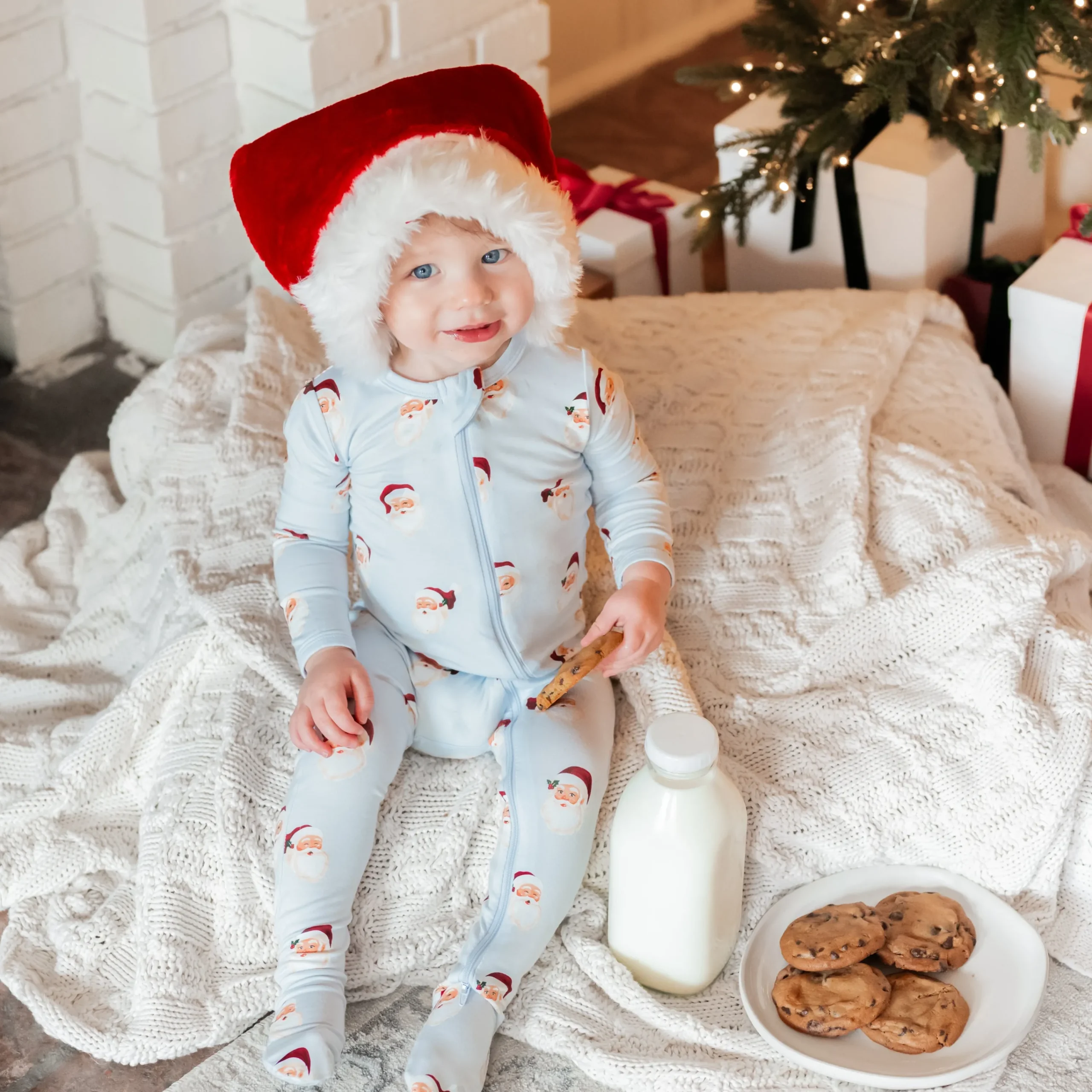 Kyte Baby Zippered Footie in Vintage Santa New